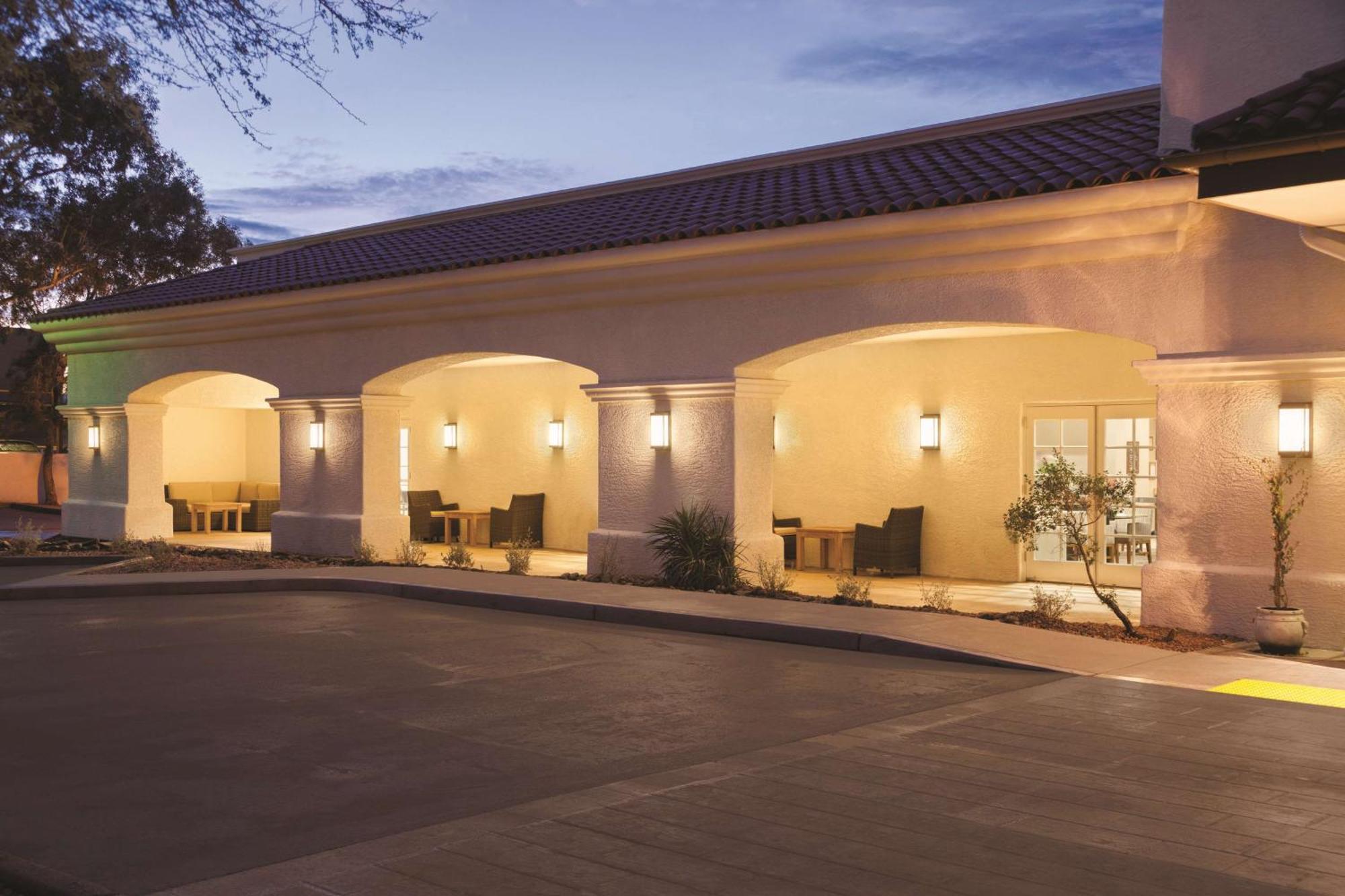 Homewood Suites Tucson St. Philip'S Plaza University Экстерьер фото